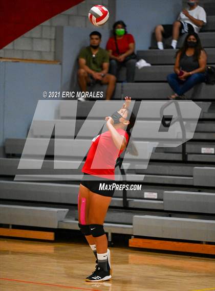 Thumbnail 2 in Fallbrook vs San Dieguito (SUHI JV Tournament) photogallery.