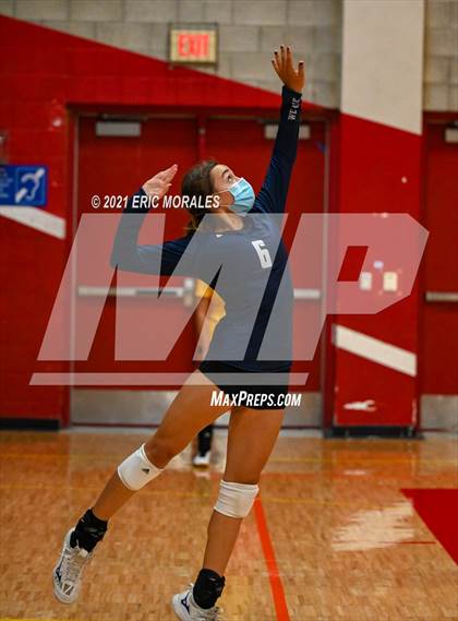 Thumbnail 2 in Fallbrook vs San Dieguito (SUHI JV Tournament) photogallery.