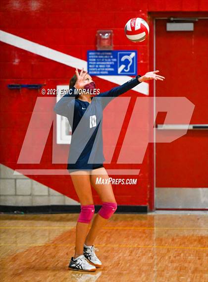 Thumbnail 3 in Fallbrook vs San Dieguito (SUHI JV Tournament) photogallery.