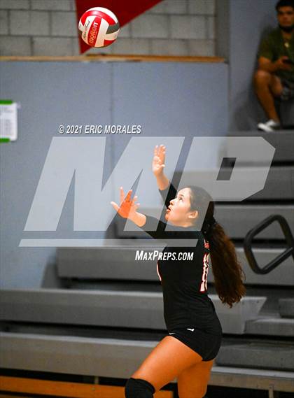 Thumbnail 2 in Fallbrook vs San Dieguito (SUHI JV Tournament) photogallery.