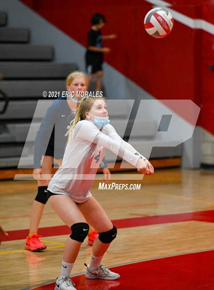 Thumbnail 3 in Fallbrook vs San Dieguito (SUHI JV Tournament) photogallery.