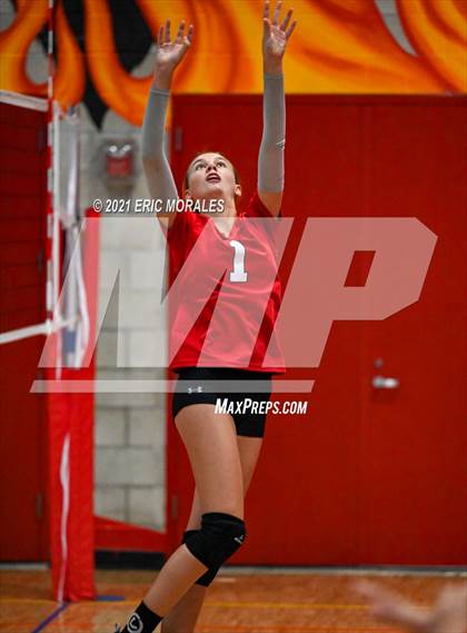 Thumbnail 2 in Fallbrook vs San Dieguito (SUHI JV Tournament) photogallery.