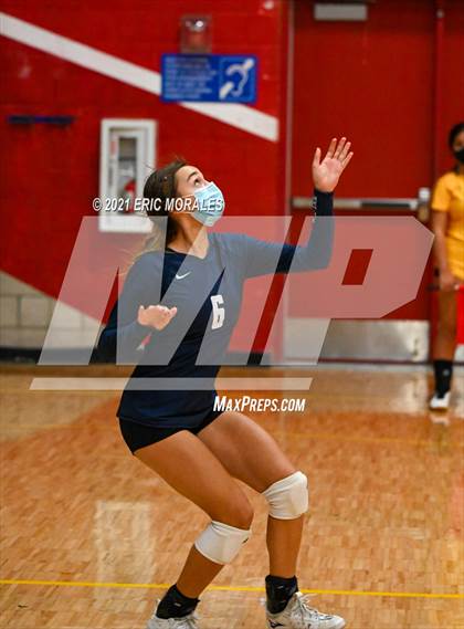 Thumbnail 3 in Fallbrook vs San Dieguito (SUHI JV Tournament) photogallery.