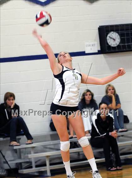 Thumbnail 3 in Vista Murrieta vs. Harvard-Westlake (Durango Fall Classic) photogallery.