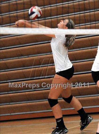 Thumbnail 1 in Vista Murrieta vs. Harvard-Westlake (Durango Fall Classic) photogallery.