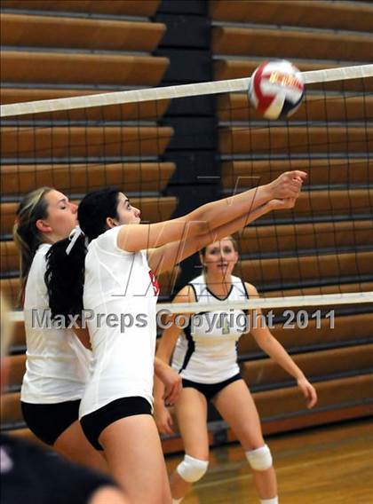 Thumbnail 2 in Vista Murrieta vs. Harvard-Westlake (Durango Fall Classic) photogallery.