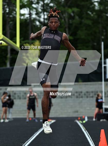 Thumbnail 2 in NCHSAA 4A West Regional (Long Jump) photogallery.
