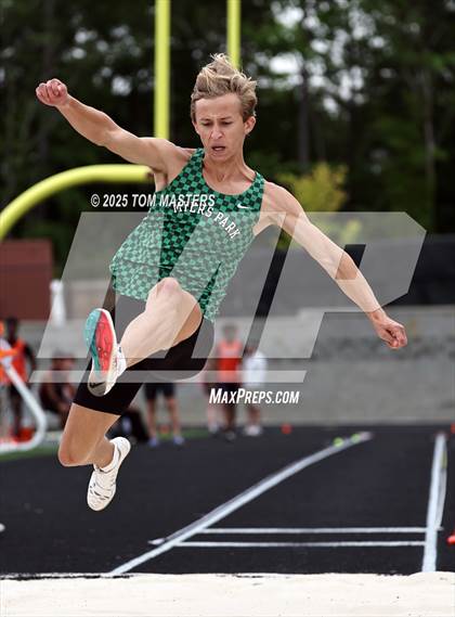 Thumbnail 1 in NCHSAA 4A West Regional (Long Jump) photogallery.