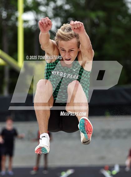 Thumbnail 3 in NCHSAA 4A West Regional (Long Jump) photogallery.