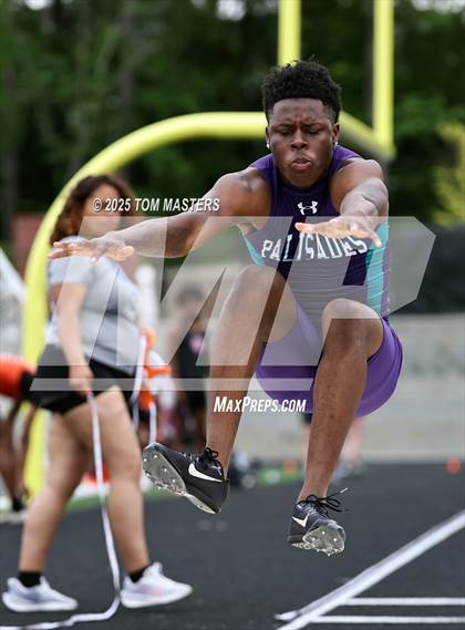 Thumbnail 2 in NCHSAA 4A West Regional (Long Jump) photogallery.