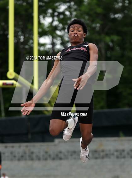 Thumbnail 2 in NCHSAA 4A West Regional (Long Jump) photogallery.
