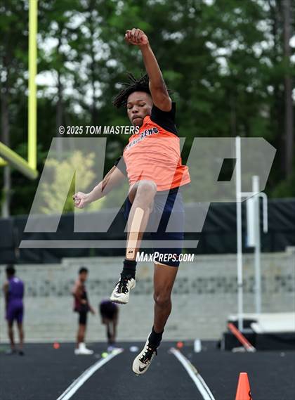 Thumbnail 2 in NCHSAA 4A West Regional (Long Jump) photogallery.