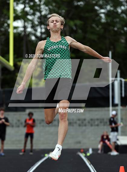 Thumbnail 3 in NCHSAA 4A West Regional (Long Jump) photogallery.