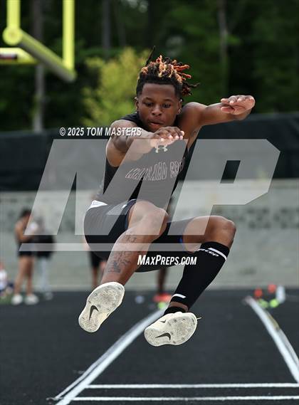 Thumbnail 2 in NCHSAA 4A West Regional (Long Jump) photogallery.