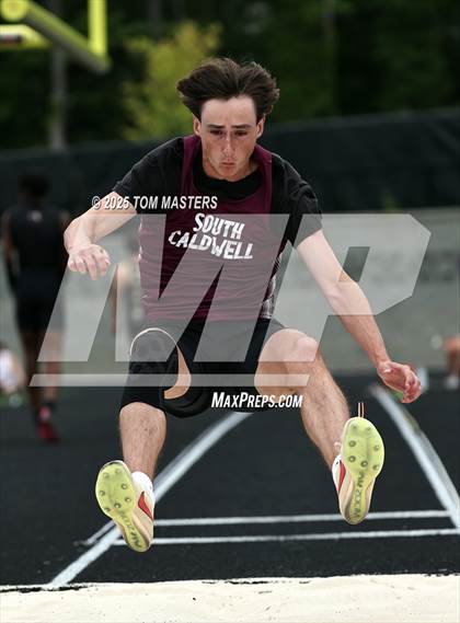 Thumbnail 1 in NCHSAA 4A West Regional (Long Jump) photogallery.