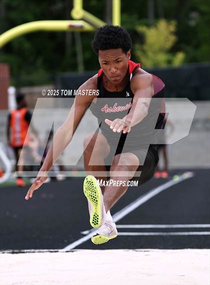 Thumbnail 2 in NCHSAA 4A West Regional (Long Jump) photogallery.