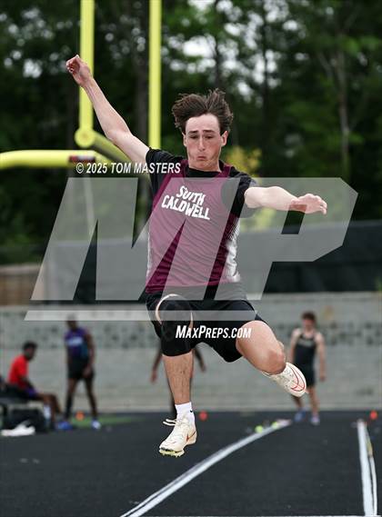 Thumbnail 1 in NCHSAA 4A West Regional (Long Jump) photogallery.