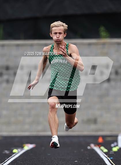 Thumbnail 3 in NCHSAA 4A West Regional (Long Jump) photogallery.