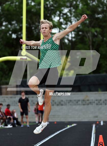 Thumbnail 2 in NCHSAA 4A West Regional (Long Jump) photogallery.
