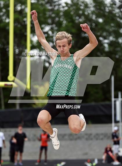 Thumbnail 2 in NCHSAA 4A West Regional (Long Jump) photogallery.