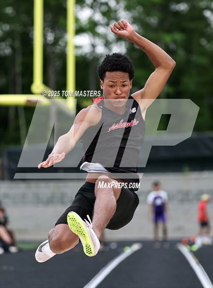 Thumbnail 3 in NCHSAA 4A West Regional (Long Jump) photogallery.