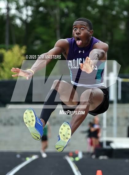 Thumbnail 2 in NCHSAA 4A West Regional (Long Jump) photogallery.