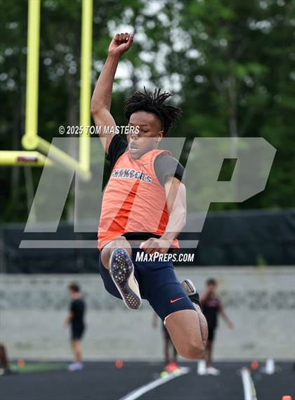 Thumbnail 2 in NCHSAA 4A West Regional (Long Jump) photogallery.