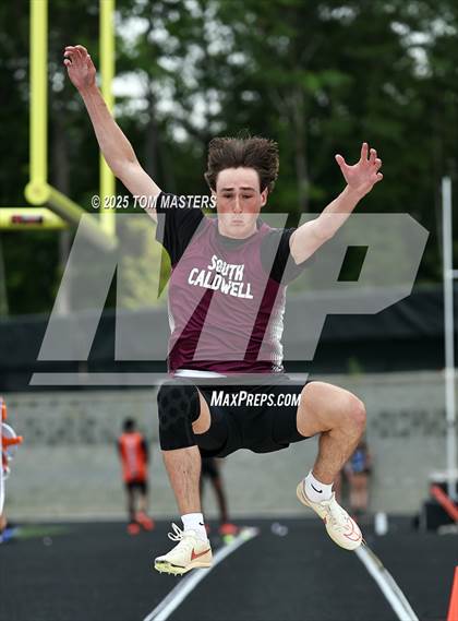 Thumbnail 2 in NCHSAA 4A West Regional (Long Jump) photogallery.