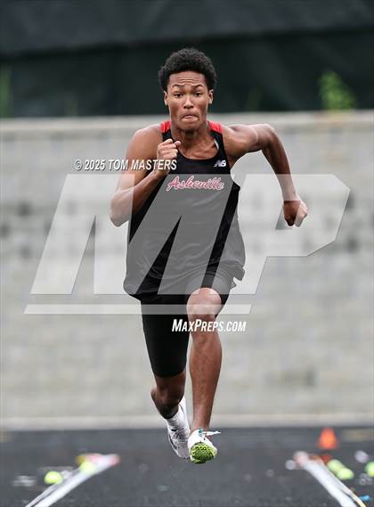 Thumbnail 3 in NCHSAA 4A West Regional (Long Jump) photogallery.