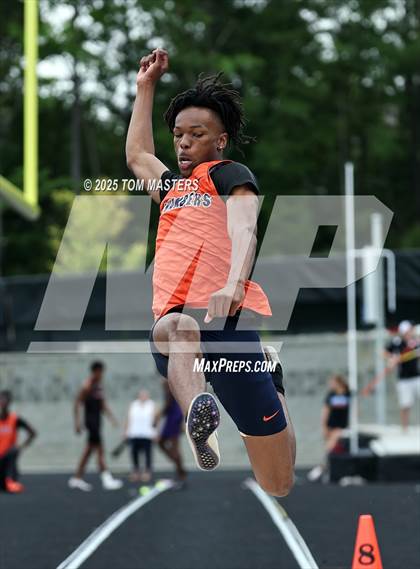 Thumbnail 2 in NCHSAA 4A West Regional (Long Jump) photogallery.