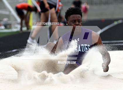Thumbnail 1 in NCHSAA 4A West Regional (Long Jump) photogallery.