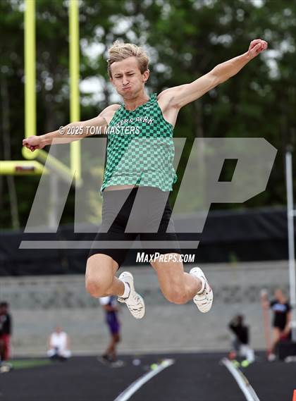 Thumbnail 2 in NCHSAA 4A West Regional (Long Jump) photogallery.