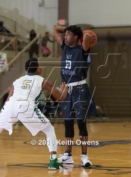 Thumbnail 1 in DeSoto vs. Shoemaker (Whataburger Basketball Tournament) photogallery.