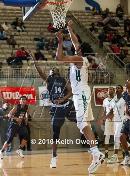 Thumbnail 3 in DeSoto vs. Shoemaker (Whataburger Basketball Tournament) photogallery.