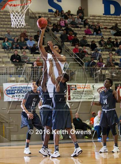 Thumbnail 1 in DeSoto vs. Shoemaker (Whataburger Basketball Tournament) photogallery.