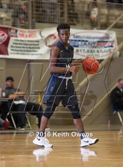 Thumbnail 1 in DeSoto vs. Shoemaker (Whataburger Basketball Tournament) photogallery.