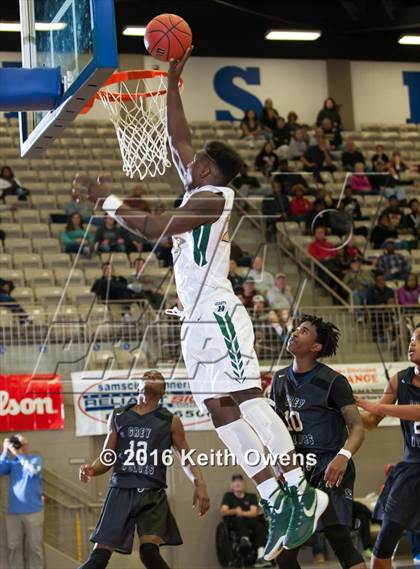 Thumbnail 3 in DeSoto vs. Shoemaker (Whataburger Basketball Tournament) photogallery.
