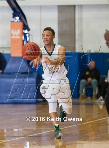 Thumbnail 2 in DeSoto vs. Shoemaker (Whataburger Basketball Tournament) photogallery.