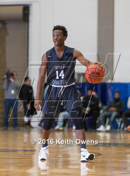 Thumbnail 2 in DeSoto vs. Shoemaker (Whataburger Basketball Tournament) photogallery.