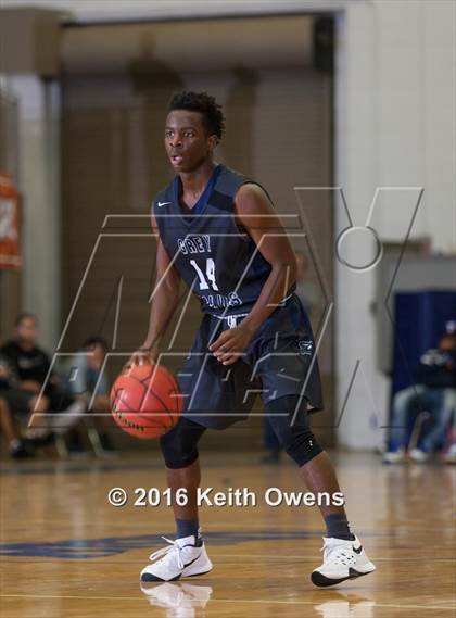 Thumbnail 3 in DeSoto vs. Shoemaker (Whataburger Basketball Tournament) photogallery.