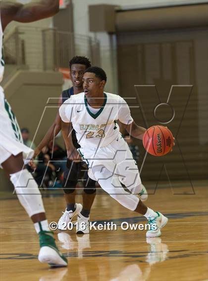 Thumbnail 2 in DeSoto vs. Shoemaker (Whataburger Basketball Tournament) photogallery.
