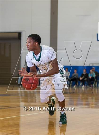 Thumbnail 3 in DeSoto vs. Shoemaker (Whataburger Basketball Tournament) photogallery.