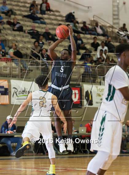 Thumbnail 2 in DeSoto vs. Shoemaker (Whataburger Basketball Tournament) photogallery.