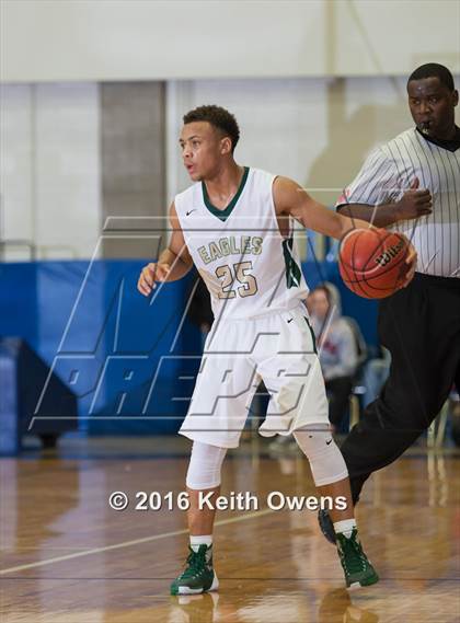 Thumbnail 1 in DeSoto vs. Shoemaker (Whataburger Basketball Tournament) photogallery.