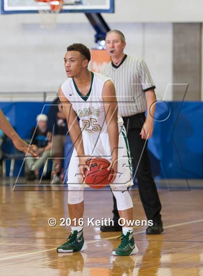 Thumbnail 1 in DeSoto vs. Shoemaker (Whataburger Basketball Tournament) photogallery.