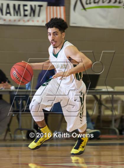 Thumbnail 3 in DeSoto vs. Shoemaker (Whataburger Basketball Tournament) photogallery.