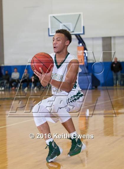 Thumbnail 2 in DeSoto vs. Shoemaker (Whataburger Basketball Tournament) photogallery.