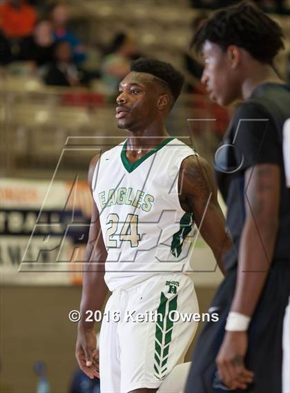 Thumbnail 2 in DeSoto vs. Shoemaker (Whataburger Basketball Tournament) photogallery.