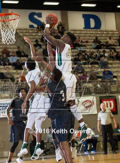 Thumbnail 2 in DeSoto vs. Shoemaker (Whataburger Basketball Tournament) photogallery.
