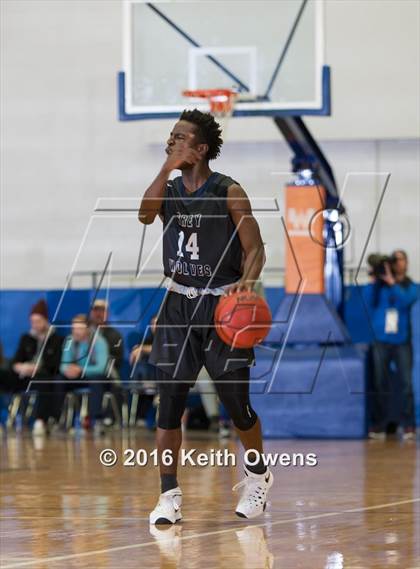 Thumbnail 2 in DeSoto vs. Shoemaker (Whataburger Basketball Tournament) photogallery.
